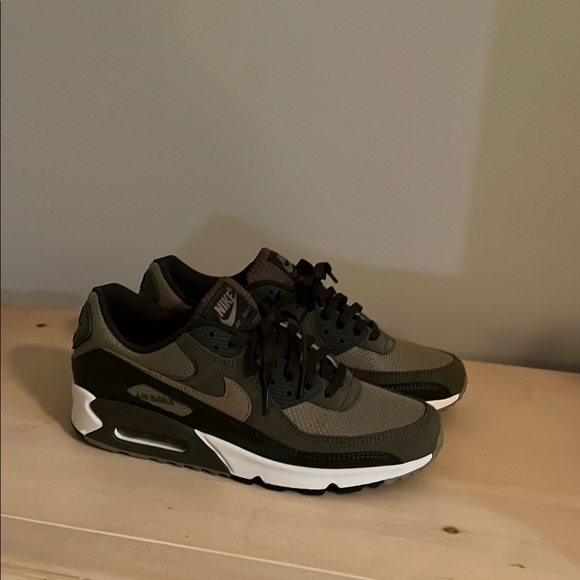 Nike Air Max 90
Ballistic Neutral Olive - Picture 2 of 8